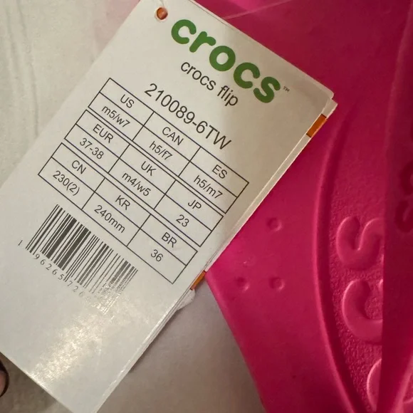 CROCS Bright Pink Flip Flops💕cute comfy and oh so cool!see photos for details - Picture 5 of 7